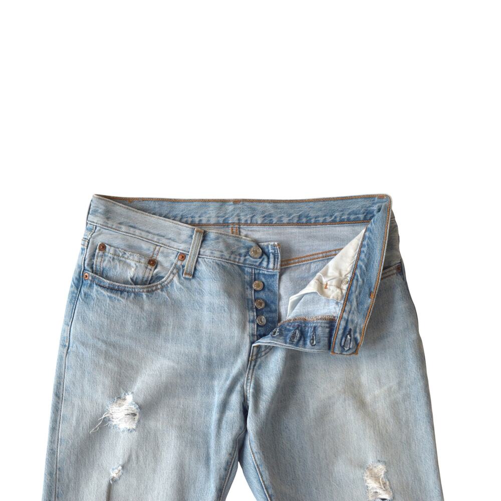 Levi’s 501 Distressed Light Wash Jeans 28x32 Vintage Fit - Picture 3 of 7